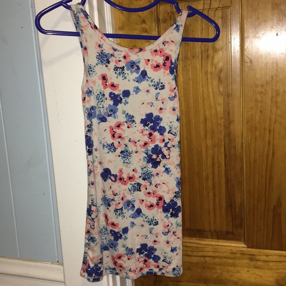 Form fitting Floral tank top - Picture 2 of 4